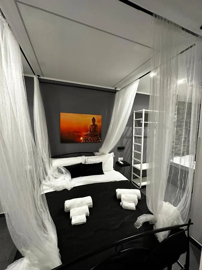Guest house One Hundred Rooms Garden Suite Rome Italy